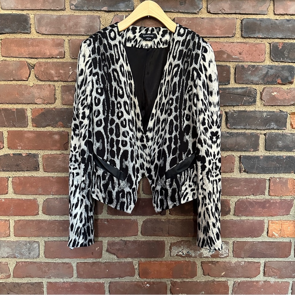 BEBE black and white leopard print blazer cropped jacket